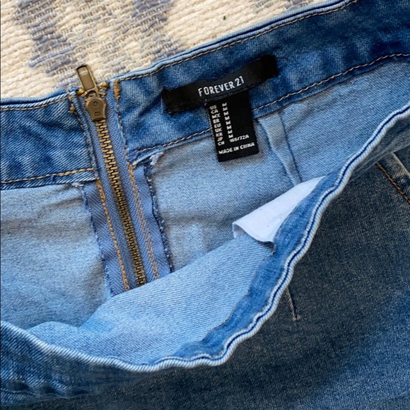 Denim skirt with pockets - Picture 3 of 3